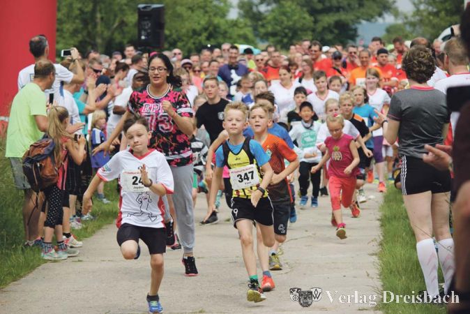 Mit viel Elan und Spa&szlig; gingen am letzten Sonntag zun&auml;chst die &bdquo;Kids&ldquo; auf die Strecke des AWO Stadtlaufes in Hattersheim.
(Foto: A. Kreusch)