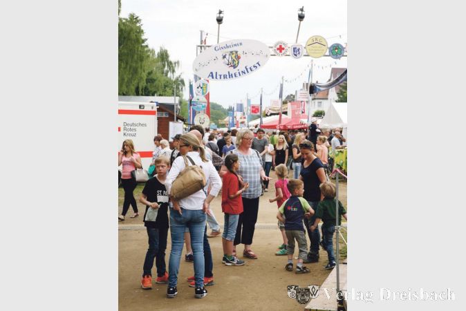 Solange es trocken blieb, lie&szlig;en die Ginsheimer sich ihre Volksfest am Altrhein nicht vermiesen und feierten in altbew&auml;hrter Form.
(gus/Fotos: Steinacker)