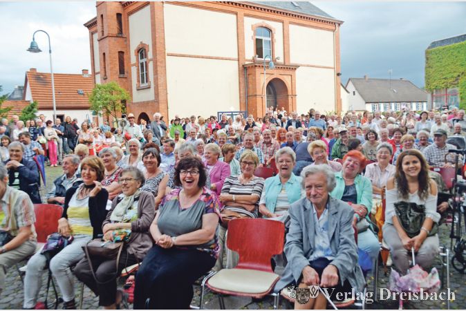 &Uuml;ber 400 Menschen kamen, um der J&auml;hrung des 350 Jahre alten Versprechens beizuwohnen.
(Fotos: R. D&ouml;rh&ouml;fer)