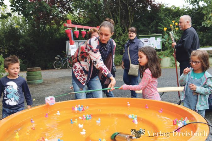 Beim &bdquo;Entenfischen&ldquo; konnten die jungen G&auml;ste des Erntedankfestes zur 80-Jahr-Feier des KGV Hattersheim Punkte sammeln.