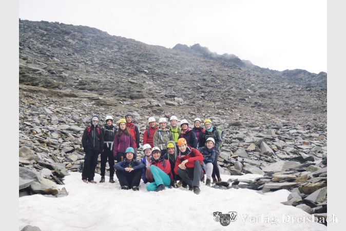Dorthin, wo keine Pflanze mehr w&auml;chst, kletterte die Hochheimer Jugendgruppe bei ihrer &Ouml;ztal-Tour mit Gipfelerlebnis auf &uuml;ber 3000 Meter.
(Foto: privat)