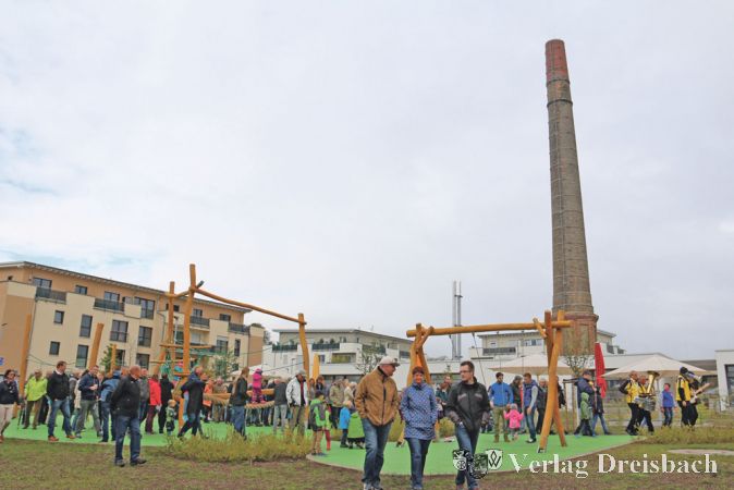 Der gro&szlig;e neue Spielplatz auf dem ehemaligen Sarotti-Gel&auml;nde wurde zusammen mit den Anwohnern geplant, einige ihrer Anregungen konnten dort verwirklicht werden. Er wird von Kindern und Eltern inzwischen rege genutzt.