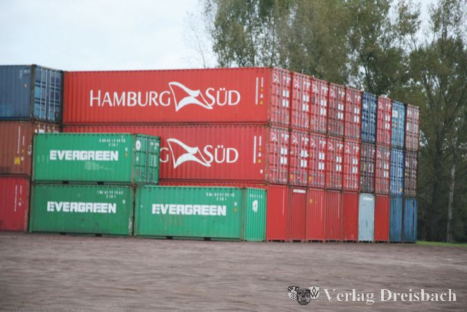 Zweckfremde G&auml;ste gibt es auf der Ochsenwiese auch nach der Abreise der Traveller. Die vor&uuml;bergehende &Uuml;berlassung der Fl&auml;che f&uuml;r die Lagerung von Containern w&auml;hrend der Umbauarbeiten am Hafen bringt der Stadt aber nicht nur ein paar Euro ein, auch die Folgekosten d&uuml;rften geringer ausfallen.