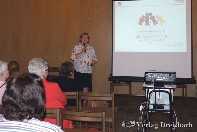 Vorträge informierten über die verschiedensten Aspekte der Demenzerkrankungen und wie mit der Diagnose umgegangen werden sollte.
(Foto: hb)