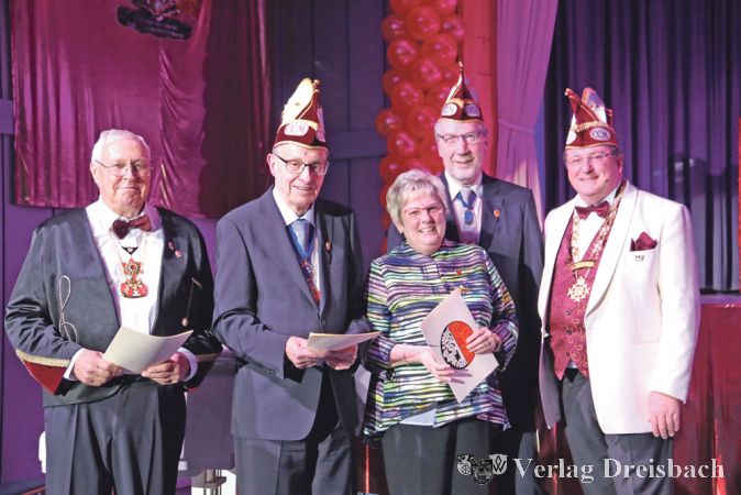Barbara Britz, Dirk Knauber, Steffi Gilles, Isa Richter, Gerhard Neudert und Silvio H&ouml;hl wurden vom CCM-Vorsitzenden Axel Knauber mit charmanter Unterst&uuml;tzung von Yvonne H&ouml;hl (von links) f&uuml;r aktive Mitgliedschaft geehrt.