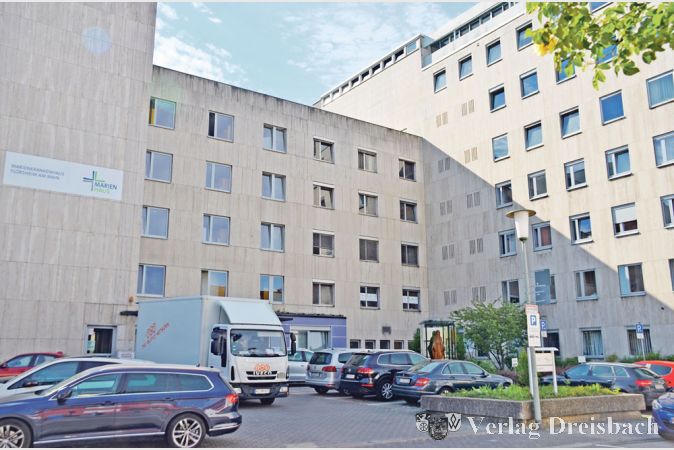 Die lange Geschichte des Fl&ouml;rsheimer Marienkrankenhauses endet am 30. September 2017. F&uuml;r die 109 Besch&auml;ftigten sollen laut Gesch&auml;ftsf&uuml;hrung individuelle L&ouml;sungen gefunden werden. V&ouml;llig offen ist, wie das in Teilen erst k&uuml;rzlich renovierte Geb&auml;ude in Zukunft genutzt werden kann.
(Foto: R. D&ouml;rh&ouml;fer)