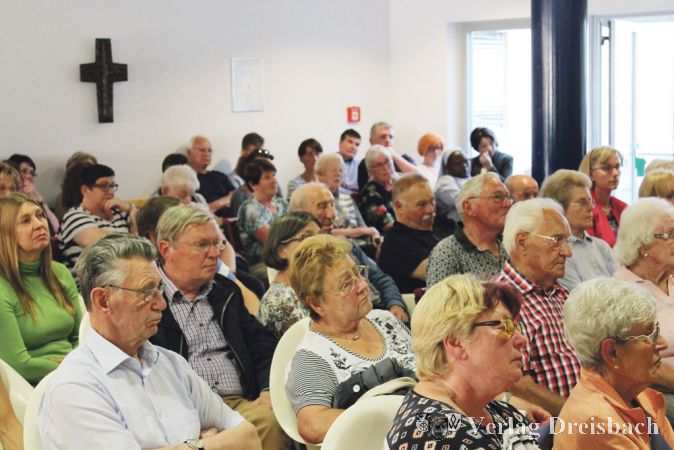 Das Interesse an der Informationsveranstaltung war erwartungsgem&auml;&szlig; gro&szlig;, gut 100 Zuschauer hatten sich am 22. Mai im Foyer des Marienkrankenhauses eingefunden.
(Fotos: A. No&eacute;)

&nbsp;