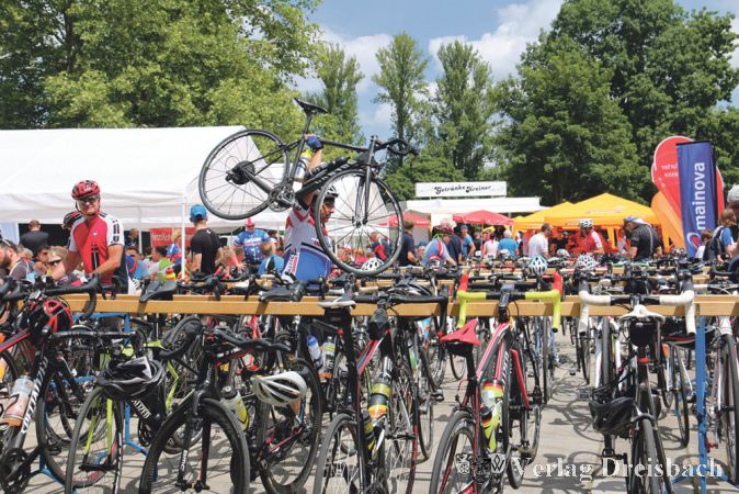 Fahrr&auml;der beherrschten das Bild am letzten Sonntag beim 31. Giro vor der Hattersheimer Sporthalle.
(Fotos: A. Kreusch)

&nbsp;