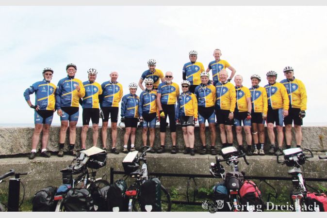 Das Gruppenbild entstand zum Abschluss der Tour am s&uuml;dlichsten Punkt Schwedens bei Trelleborg.
(Fotos: Euroradler)

&nbsp;