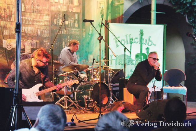 &bdquo;Paul Lamb and The King Snakes&rdquo; begeisterten das Publikum des 5. Folk- und Blues-Festivals mit guter Laune, Spielwitz und absoluter musikalischer Perfektion.
(Fotos: A. Kreusch)