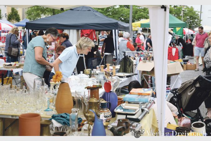 Suchen und Finden, das ist das Prinzip bei Flohm&auml;rkten. Dank 50 Anbietern pr&auml;gten die St&auml;nde des Flohmarkts das Bild beim Ballouplatzfest.
(gus/Fotos: Steinacker)

&nbsp;