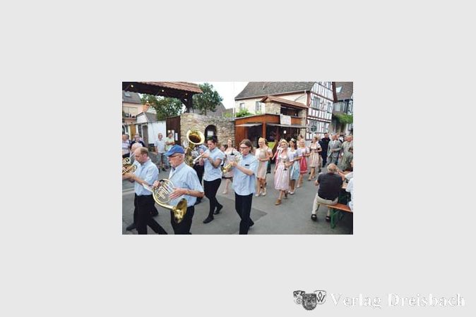 Der Fl&ouml;rsheimer Musikverein umrahmt nicht nur die Fester&ouml;ffnung, sondern spielt auch stets zum Fr&uuml;hschoppen am Weinfestsonntag.&nbsp;
