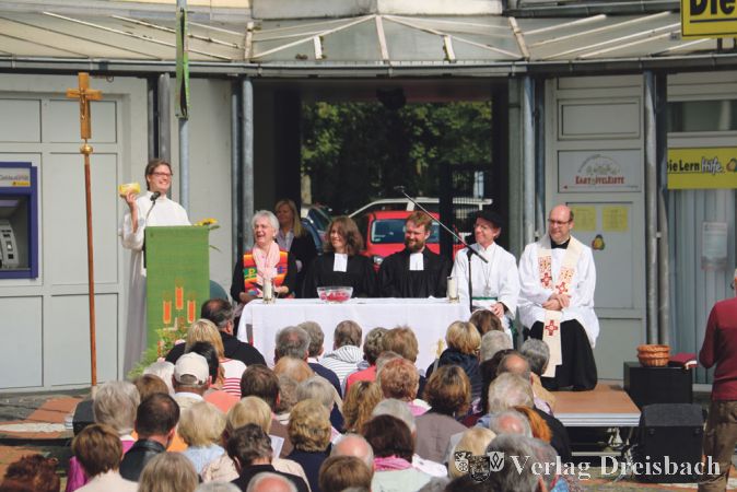 Ausgesprochen gute Stimmung herrschte bei den Mitgliedern der Arbeitsgemeinschaft Christlicher Kirchen angesichts der vielen Gottesdienstbesucher auf dem Hattersheimer Marktplatz.&nbsp;