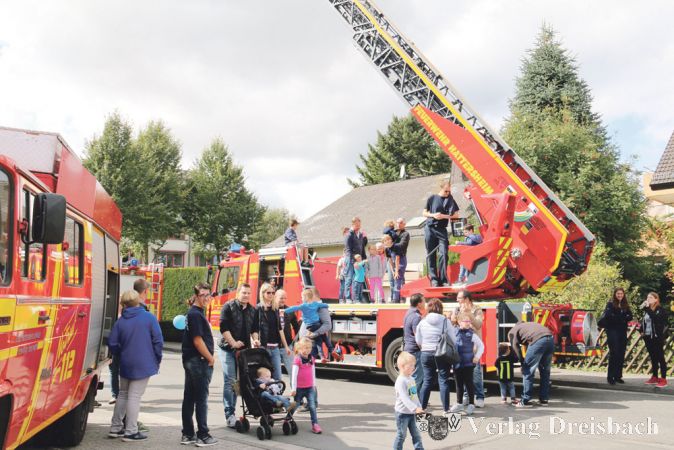 Die Fahrzeuge der Hattersheimer Feuerwehr durften beim &bdquo;Tag der Offenen T&uuml;r&ldquo; am letzten Sonntag aus allen Winkeln bestaunt werden.
(Fotos: A. Kreusch)

&nbsp;