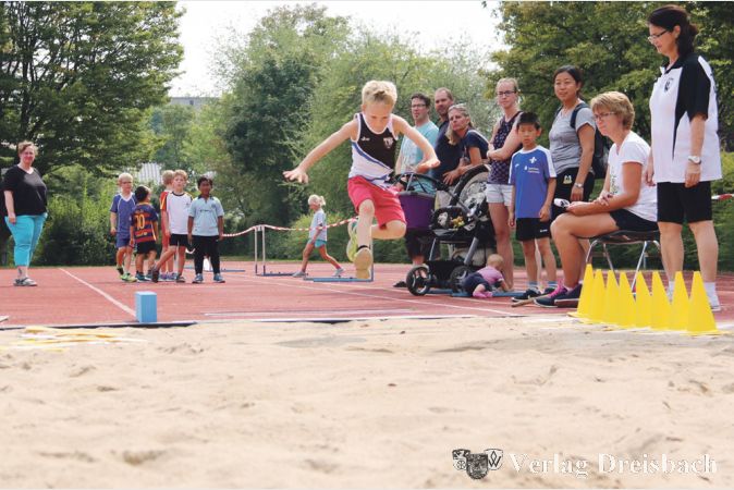 So ein weiter Sprung! Da staunten die Zuschauer beim Vereinssportfest des TVO am letzten Sonntag nicht schlecht.
(Fotos: A. Kreusch)

&nbsp;