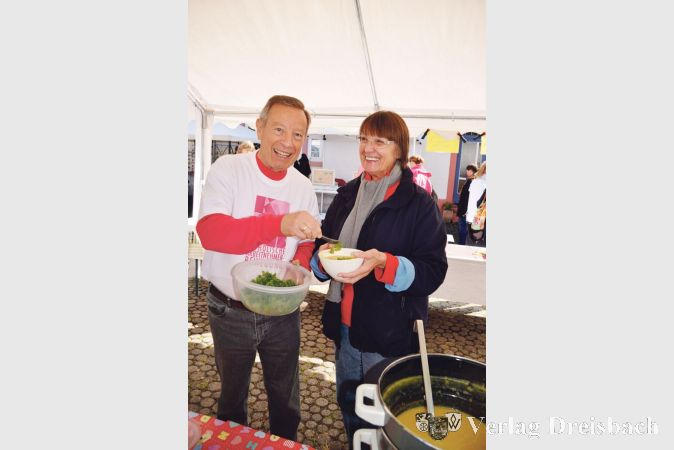 Das &bdquo;Empty Bowls&ldquo;-Projekt sorgte f&uuml;r eine Spende in erfreulicher H&ouml;he f&uuml;r bed&uuml;rftige Stra&szlig;enkinderprojekt in Libano Honda.