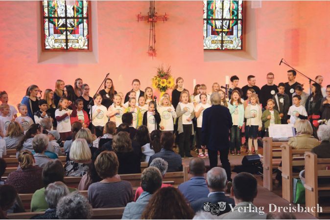 Mit einem sch&ouml;nen Konzert in der Matth&auml;uskirche feierte der Kinder- und Jugendchor &bdquo;Springflower&ldquo; sein zehnj&auml;hriges Jubil&auml;um.
(Fotos: A. Kreusch)

&nbsp;