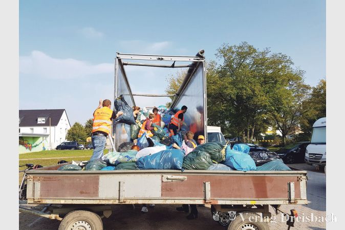 Flei&szlig;ige Helfer machen es m&ouml;glich. Ohne ihr Engagement w&auml;re die Aktion nicht durchf&uuml;hrbar gewesen.
(Foto: privat)