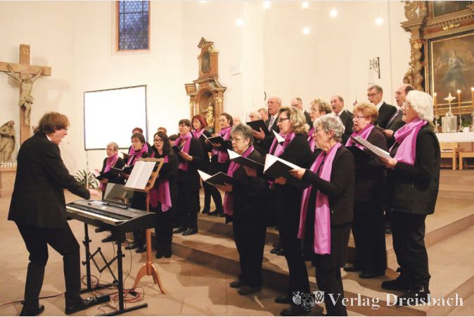 Ein wundersch&ouml;nes und abwechslungsreich gestaltetes Adventskonzert des katholischen Kirchenchores St. Martin Eddersheim konnte das Publikum am Ersten Advent in der Pfarrkirche des Ortes erleben.
(Fotos: A. Kreusch)

&nbsp;