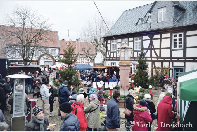 Reges Treiben auf dem 21. Wickerer Nikolausmarkt.
(Foto: R. Dörhöfer)