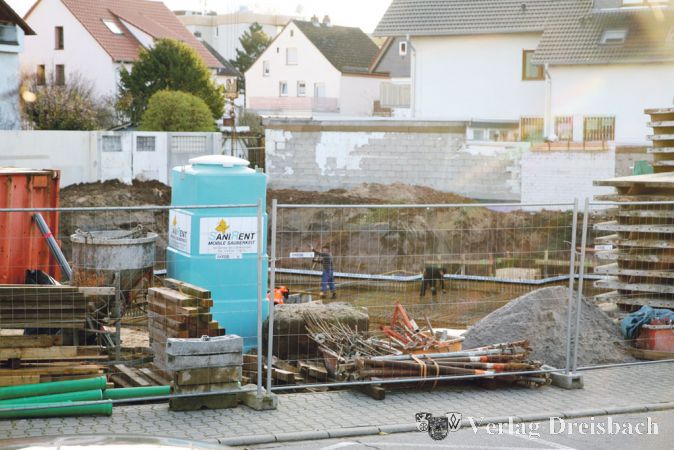 Innenverdichtung ist nach aktuellem Stand des Regionalen Fl&auml;chennutzungsplans f&uuml;r Bischofsheim in Zukunft die einzige Alternative, um neuen Wohnraum zu schaffen. Dass, wie im Falle des einstigen Supermarktareals in der Ginsheimer Stra&szlig;e, durch einen Abriss eines Gewerbegeb&auml;udes Wohngeb&auml;ude entstehen, l&auml;sst sich weder planen, noch wird es allzu h&auml;ufig vorkommen.
(gus/Fotos: Steinacker)

&nbsp;