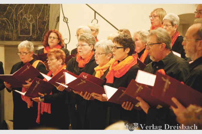 Der Gemischte Chor absolvierte den zweiten Teil des Konzerts der Germania-Ch&ouml;re, die am 2. Advent gemeinsam in der evangelischen Kirche auftraten.
(gus/Fotos: Steinacker)

&nbsp;