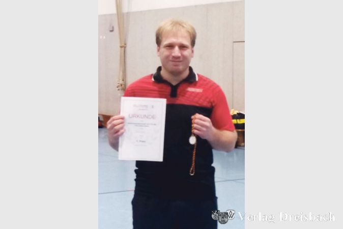 Vereinsmeister Patrick Pfaff bei der Siegerehrung.