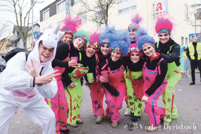 &bdquo;Die Trolle vom Gesangsverein feiern Fastnacht nie allein&ldquo; war das Motto des Gesangvereins Liederkranz Eintracht in diesem Jahr &ndash; die &bdquo;Einhorn-Fotobombe&ldquo; nahm die jungen Damen beim Wort.