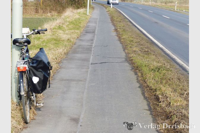Dieser Radweg zwischen Weilbach und Eddersheim soll noch in diesem Jahr fahrradfreundlich erneuert werden.
(Foto: B. Z&uuml;rn)