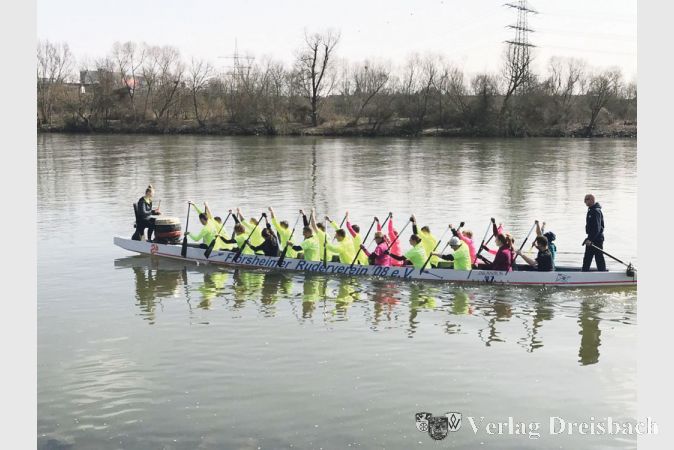 Die neue Drachenbootabteilung war beim traditionellen Anrudern mit von der Partie.
(Fotos: Rix)