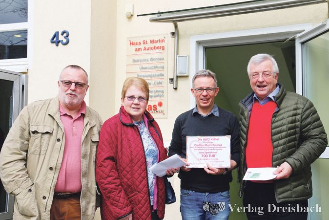 Horst Barth (links), Ellen Euler und Gerhard Mantel vom Vorstand der AWO Kriftel freuten sich, dem Leiter des Haus St. Martin am Autoberg, Klaus St&ouml;rch (2.v.r.), eine Spende in H&ouml;he von 700 Euro &uuml;berreichen zu k&ouml;nnen.
(Foto: A. Kreusch)