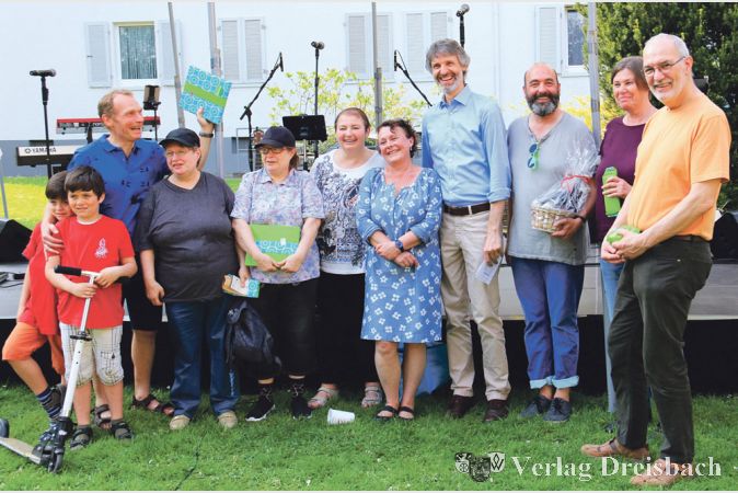 Die K&ouml;chinnen und K&ouml;che des Suppenwettbewerbs nach der Siegerehrung mit Heike B&uuml;lter und Holger Kazzer.
(Fotos: A. Kreusch)