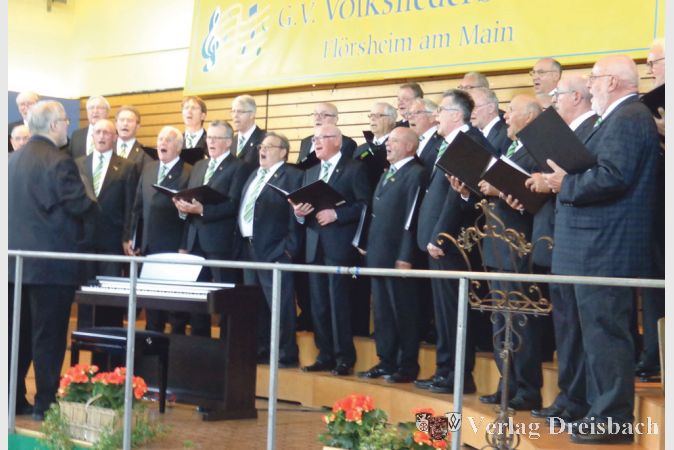 &bdquo;Helfen in Not&ldquo; &ndash; auch der Volksliederbund Fl&ouml;rsheim nahm das Motto der Kurt Graulich Stiftung zum Anlass, um mit einem Benefizkonzert das ehrenamtliche Engagement der Stiftung zu unterst&uuml;tzen.
(Foto: L. Engel)