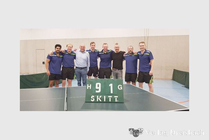 Bezirksoberliga-Meister TSG Eddersheim nach der entscheidenden Partie gegen den TV Wallau: Kalvath Syed Abdul Khader, Patrick Pfaff, Nevruz Celikkal, Julian Henrici, Tobias Laible, Andre R&ouml;&szlig;ler, Alexander Egert und Marcel Karl (v.l.).
(Foto: privat)