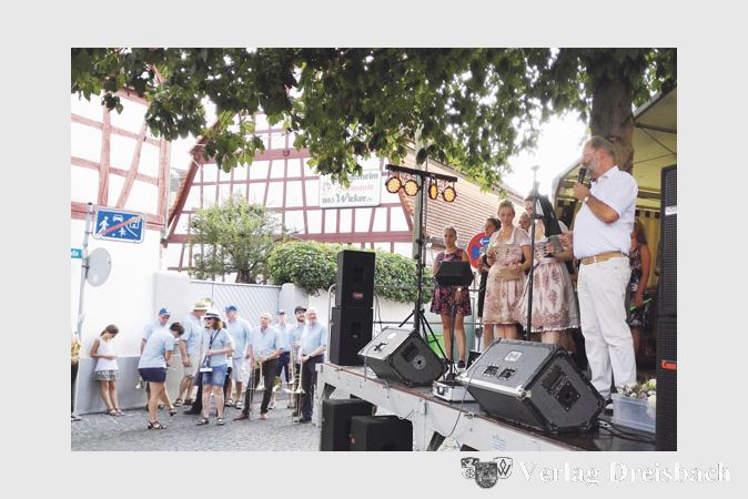 Entspannter Betrieb am Sonntagmittag auf dem Wickerer Weinfest.
(Foto: H. Rix)