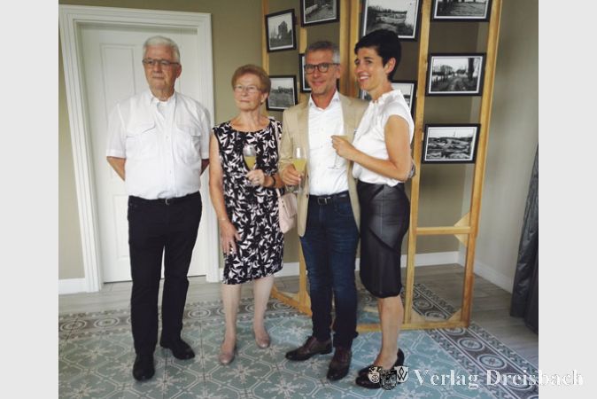 Von links: Karl Heinz Schenk, Waltraud Flick sowie Reiner Flick mit seiner Lebensgef&auml;hrtin. Alle genossen den feierlichen Geburtstagsempfang am Montag, 13. August.