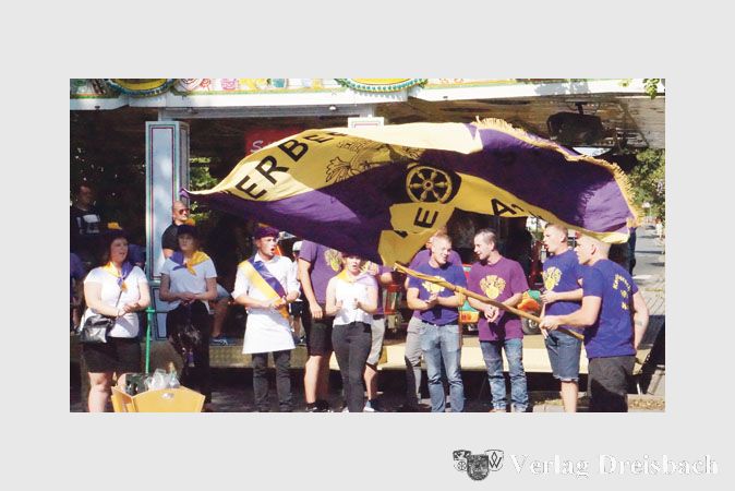 Bester Stimmung und sichtbar in Feierlaune waren die Aktiven auch bei der Einweihung des Festplatzes in der Schulstra&szlig;e am Samstagnachmittag.
(Foto: Kerbeborsch 6091 Weilbach)