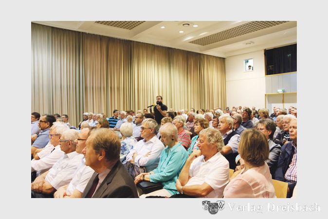 Im Haus der Vereine hatten die Hattersheimer B&uuml;rger am Donnerstag der letzten Woche Gelegenheit, Fragen zu aktuellen Projekten an B&uuml;rgermeister Schindling zu stellen.
(Fotos: A. Kreusch)
&nbsp;