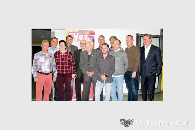 Zwischen stolzen 80 und 15 Jahren sind die Mitglieder der SV 07 dem Verein treu, die der Vorstand beim Ehrungsabend im Vereinsheim auszeichnen konnte.
(Foto: Engert)