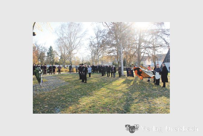 Auf dem Neuen Friedhof in Fl&ouml;rsheim wurde den Opfern beider Weltkriege gedacht.
(Fotos: A. No&eacute;)