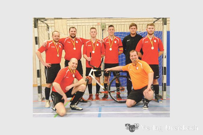 Mit zwei Siegen und einem Unentschieden aus vier Partien sicherte die RSG sich bei der 5er-Radball-DM den zweiten Platz und damit den Vizemeistertitel.
(Foto: privat)