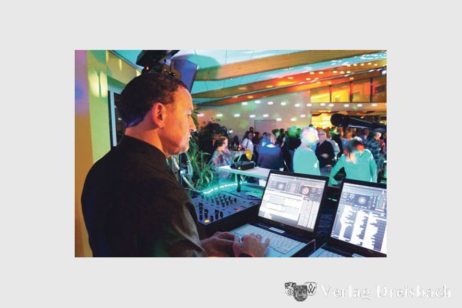 DJ Rossi mit einer langen Hitliste in der Hinterhand und einem guten Gesp&uuml;r daf&uuml;r, wie sich die Tanzfl&auml;che vollhalten l&auml;sst.