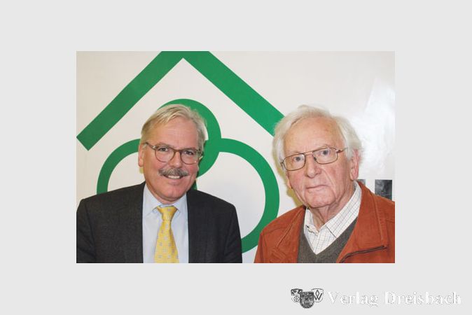 Hans Jakob Gall und Dr. Bernd Blisch (von rechts) bilden die Spitze des Vereinsvorstands. Fl&ouml;rsheims neuer B&uuml;rgermeister wurde bei der Mitgliederversammlung am Montagabend, 26. November, einstimmig zum Stellvertretenden Vorsitzenden gew&auml;hlt.
(Foto: A. No&eacute;)