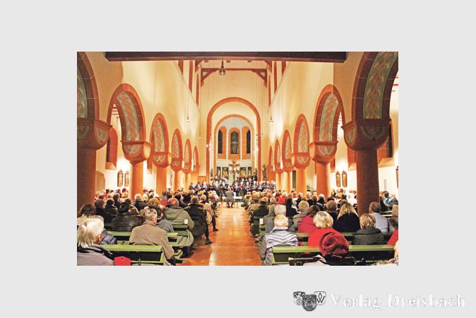 Mit dem sehr gut besuchten Konzert in der Katholischen Kirche Maria Himmelfahrt schloss die S&auml;ngervereinigung ihr 150. Jubil&auml;umsjahr ab.
(Fotos: A. No&eacute;)