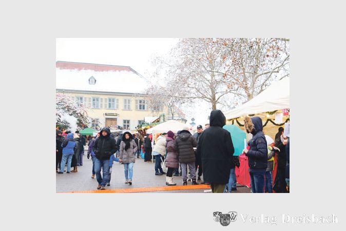 Auch wenn das Angebot auf dem Parkplatz am Markt &ndash; dem Ausweichplatz f&uuml;r die St&auml;nde, die sonst im Innenhof des Posthofes zu finden sind &ndash; gut und gro&szlig; war: Gem&uuml;tlicher und heimeliger ist es am alten Platz.