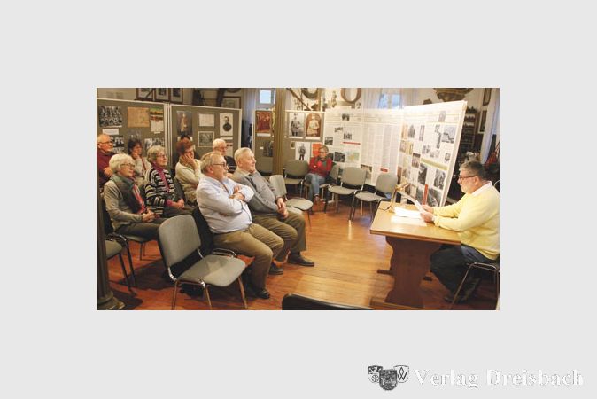 Die Tafeln der zum Gedenken an den Kriegsbeginn 1914 im Jahr 2014 zusammengestellten Dokumentation waren am Wochenende 8./9. Dezember erneut im Heimatmuseum zu sehen und bildeten die Kulisse f&uuml;r die Lesung aus den Briefwechseln der Familie Schorr 1916 bis 1919.
(gus/Fotos: Steinacker)
&nbsp;