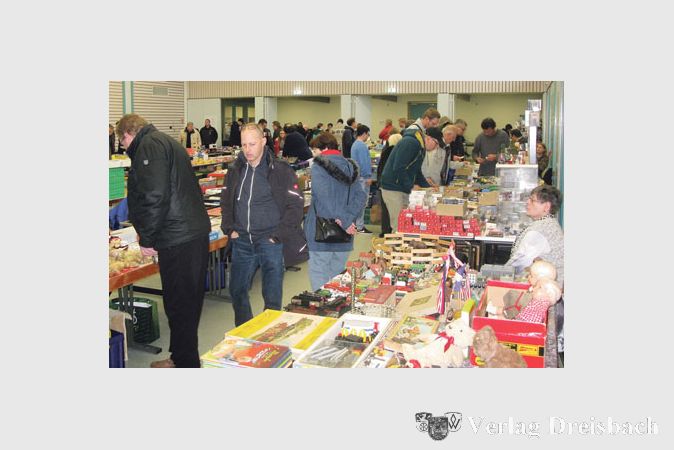 Der gro&szlig;e Saal des Ginsheimer B&uuml;rgerhauses wurde von den 27 Ausstellern der Eisenbahn-, Modellauto- und Spielzeugb&ouml;rse gef&uuml;llt.