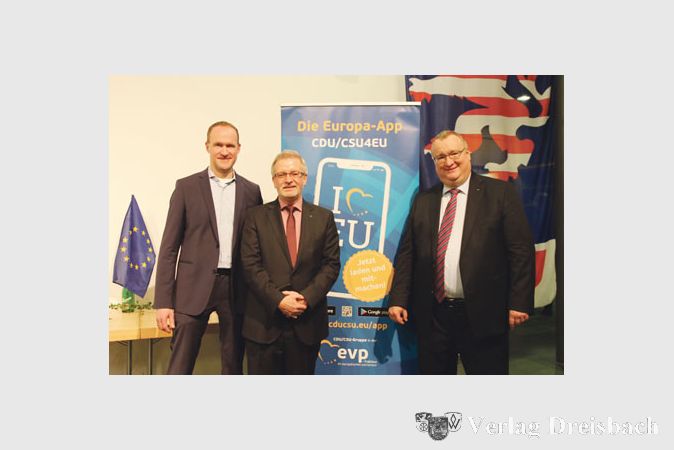 Norbert Altenkamp, fr&uuml;her B&uuml;rgermeister von Bad Soden, inzwischen Mitglied des Deutschen Bundestages, Europaabgeordneter Michael Gahler und B&uuml;rgermeister und CDU-Vorsitzender Klaus Schindling (v.l.) beim Neujahrsempfang der Hattersheimer CDU.(Foto: A. Kreusch)
&nbsp;