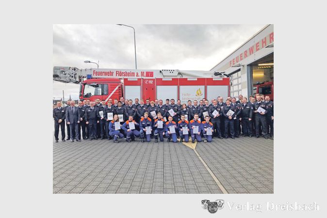 Die Mitglieder der Freiwilligen Feuerwehr und der Jugendfeuerwehr aus Fl&ouml;rsheim, Wicker und Weilbach wurden beim traditionellen Neujahrsempfang f&uuml;r ihre besonderen Leistungen geehrt und bef&ouml;rdert.
(Foto: H. Rix)