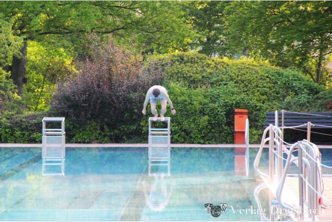 Der erste "Köpper" des Jahres im Hattersheimer Freibad.